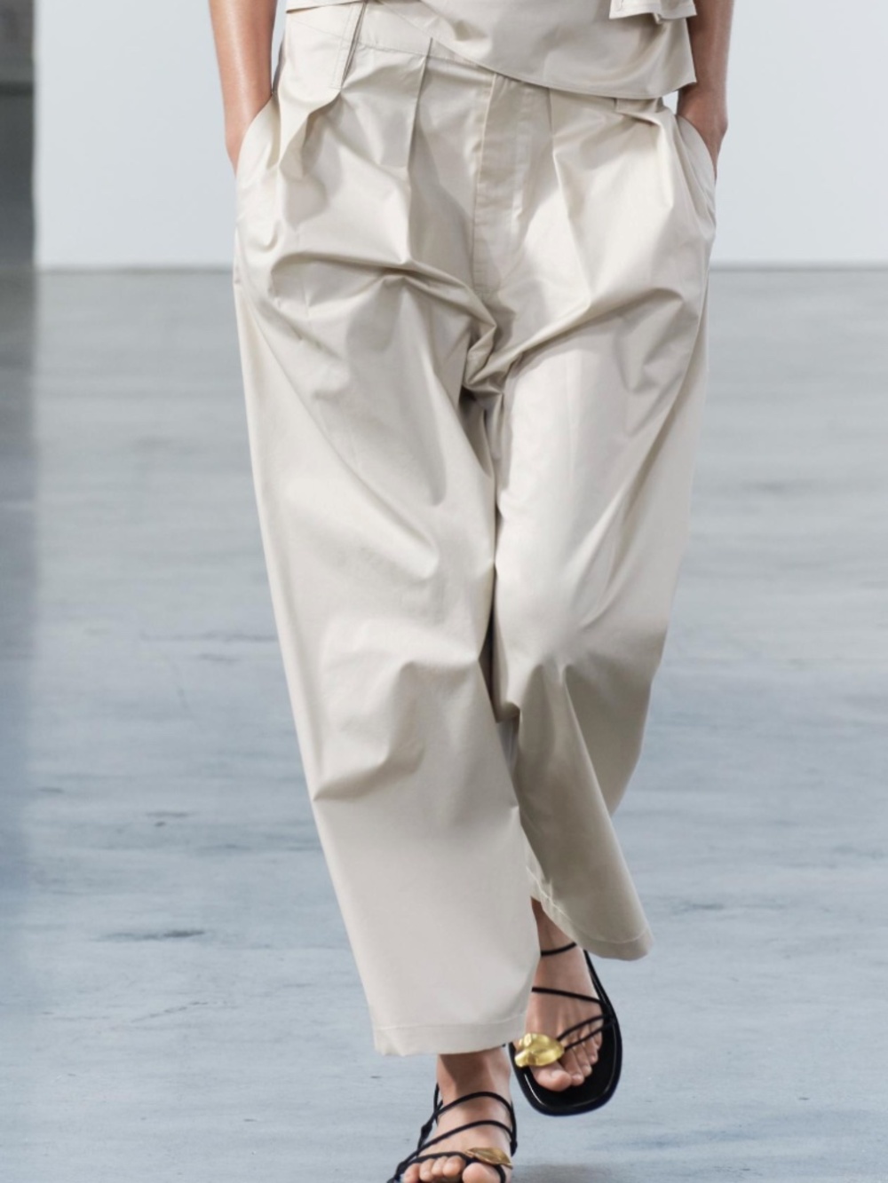 Zara ZW Collection, Seam Detail Wide Leg Trousers | Light Beige  |M